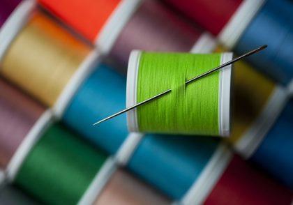 نخ دوخت چیست و چطور نخ مناسب برای هر پارچه را انتخاب کنیم؟